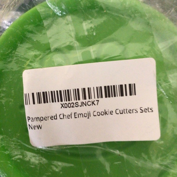 The Pampered Chef Kitchen Pampered Chef Emoji Cookie Cutters Poshmark